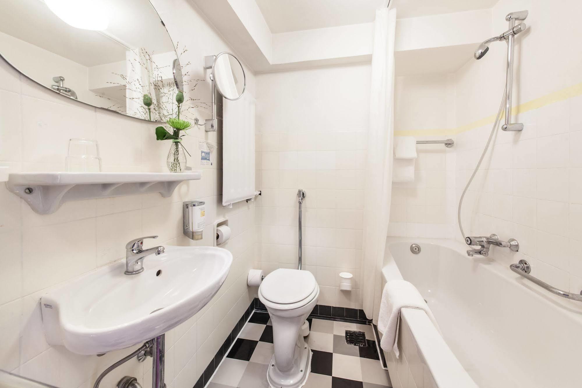Hotel An Der Oper Duesseldorf Ngoại thất bức ảnh