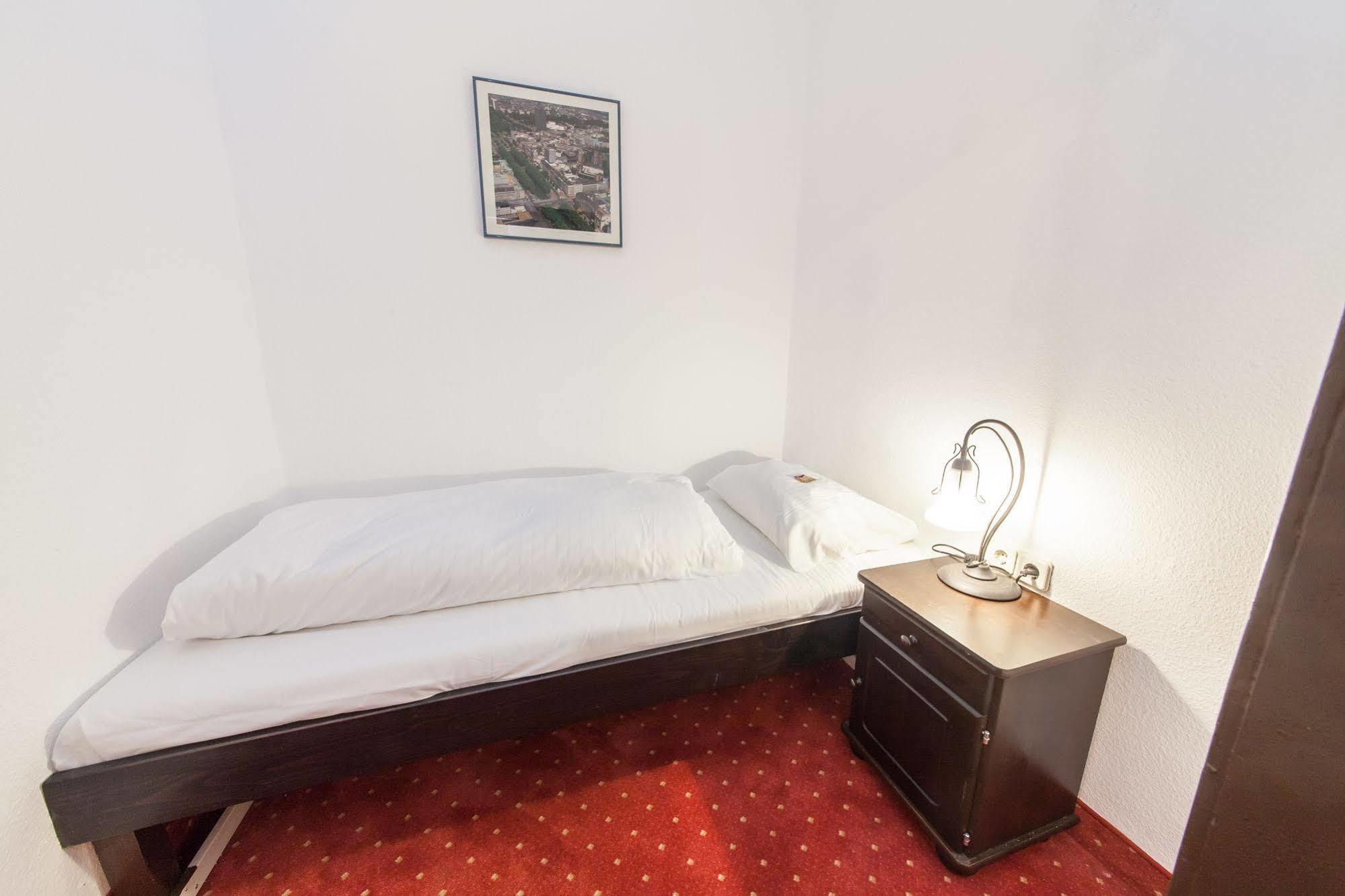 Hotel An Der Oper Duesseldorf Ngoại thất bức ảnh